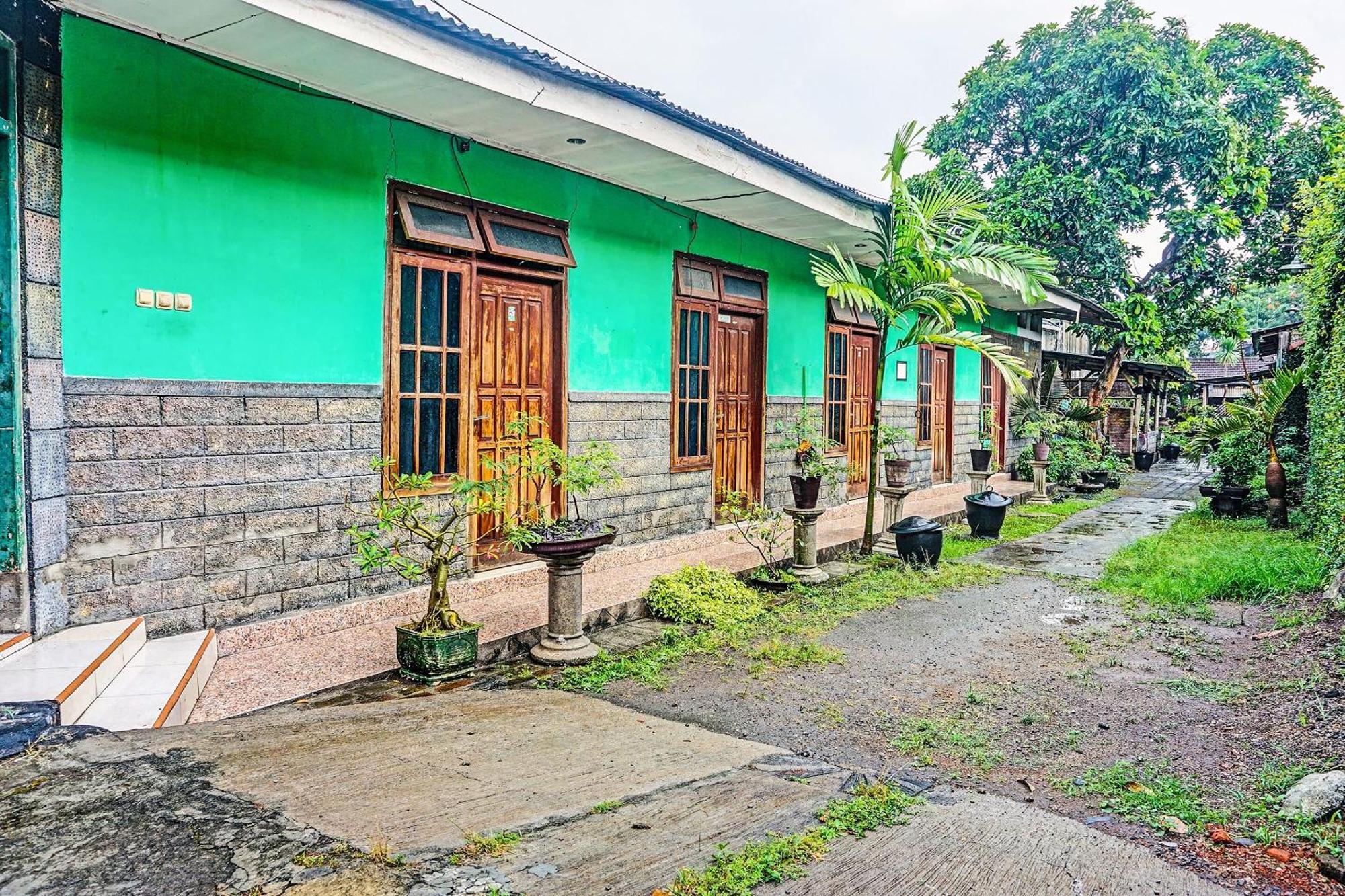 Oyo 91697 Nyaman Homestay Syariah Pare Eksteriør bilde