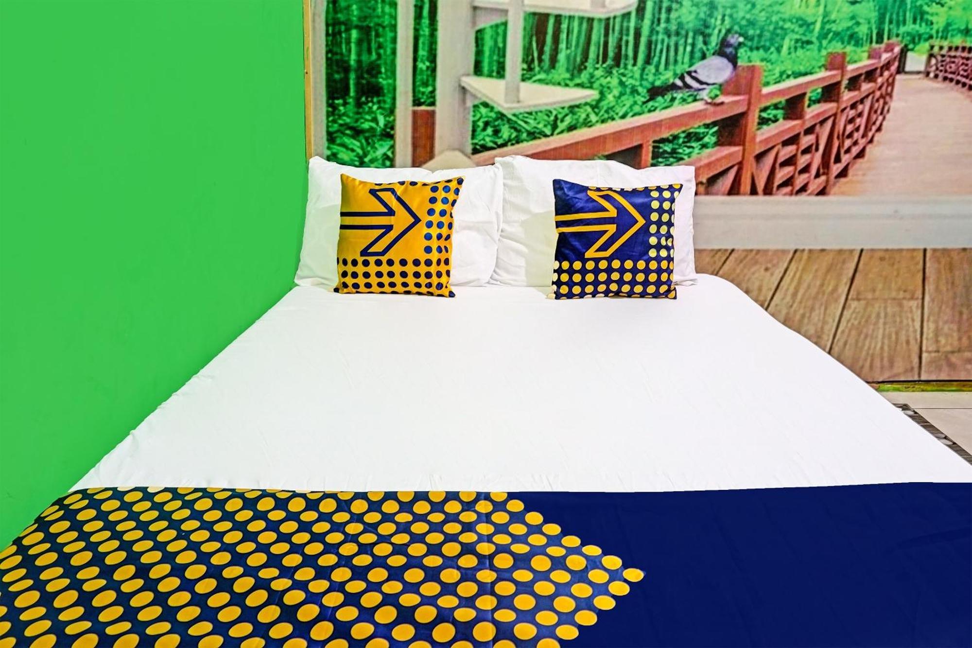 Oyo 91697 Nyaman Homestay Syariah Pare Eksteriør bilde